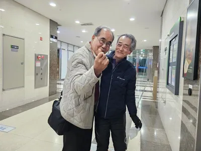 [아침편지] 주고 받는 술잔 위의 철학