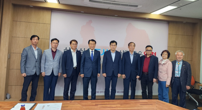 행사후 기념 촬영 행사후 기념 촬영