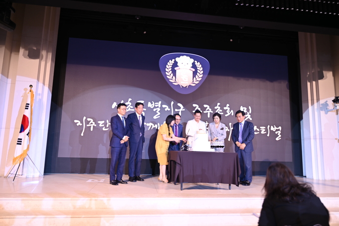 정면으로 맨 우측의 김익균 대표 정면으로 맨 우측의 김익균 대표