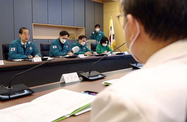 한 총리, 중앙보훈병원 방문…의료현장 지키는 의료진 격려 한 총리, 중앙보훈병원 방문…의료현장 지키는 의료진 격려