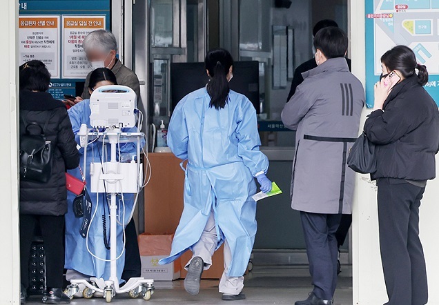 비상진료체계 안정적 운영 위해 건보 재정 월 1882억 추가 지원 비상진료체계 안정적 운영 위해 건보 재정 월 1882억 추가 지원