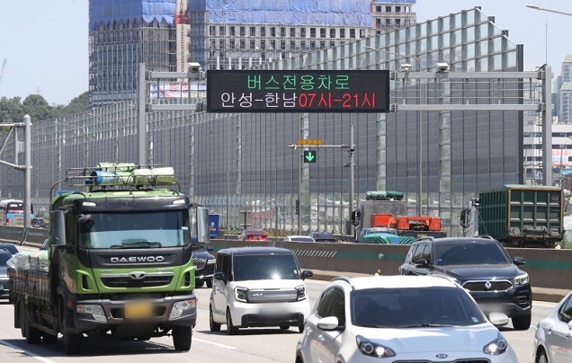 고속도로에 자율주행 화물차 달린다…시범운행지구 지정 추진 고속도로에 자율주행 화물차 달린다…시범운행지구 지정 추진