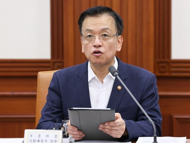 최상욱 부총리겸 기재부 장관 최상욱 부총리겸 기재부 장관