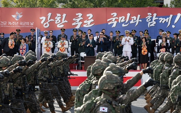 윤 대통령, 국군의 날 시가행진 2년 연속 국민과 함께 주관 윤 대통령, 국군의 날 시가행진 2년 연속 국민과 함께 주관