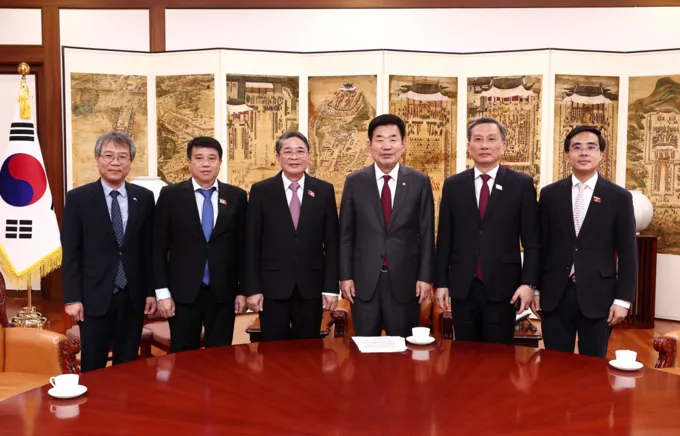 김진표 국회의장 「응우옌 득 하이」 베트남 국회부의장을 접견 / 사진자료 국회의장실 제공 김진표 국회의장 「응우옌 득 하이」 베트남 국회부의장을 접견 / 사진자료 국회의장실 제공