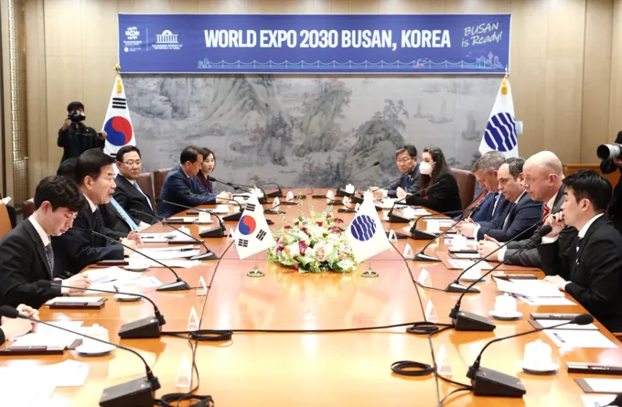 2030 부산셰계박람회 성공적 유치 개최 위한 결의문 / 사진 국회사무처 2030 부산셰계박람회 성공적 유치 개최 위한 결의문 / 사진 국회사무처