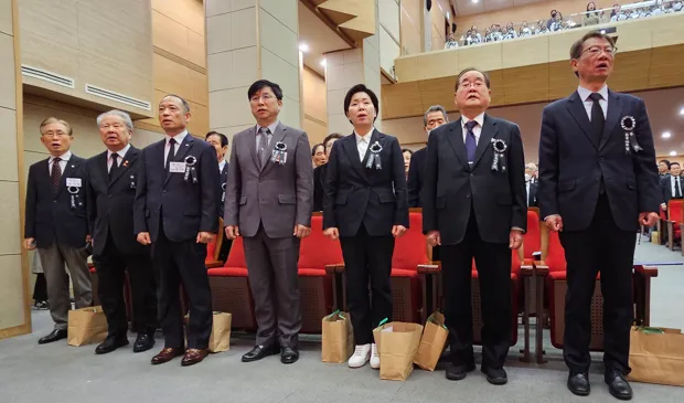 이종찬 전 국정원장, 양향자 국회의원 및 내빈 이종찬 전 국정원장, 양향자 국회의원 및 내빈
