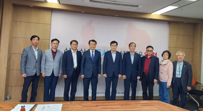 행사후 기념 촬영 행사후 기념 촬영