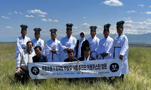 뒷줄 좌로 부터 3번째, 필자의 모습 뒷줄 좌로 부터 3번째, 필자의 모습