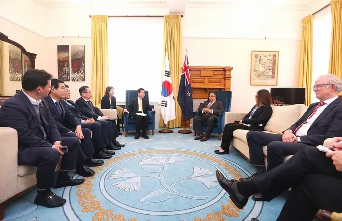 김진표 국회의장 아드리안 파키 루라훼 뉴질랜드 국회의장과 휄링턴 국회접견실에서 회담 김진표 국회의장 아드리안 파키 루라훼 뉴질랜드 국회의장과 휄링턴 국회접견실에서 회담