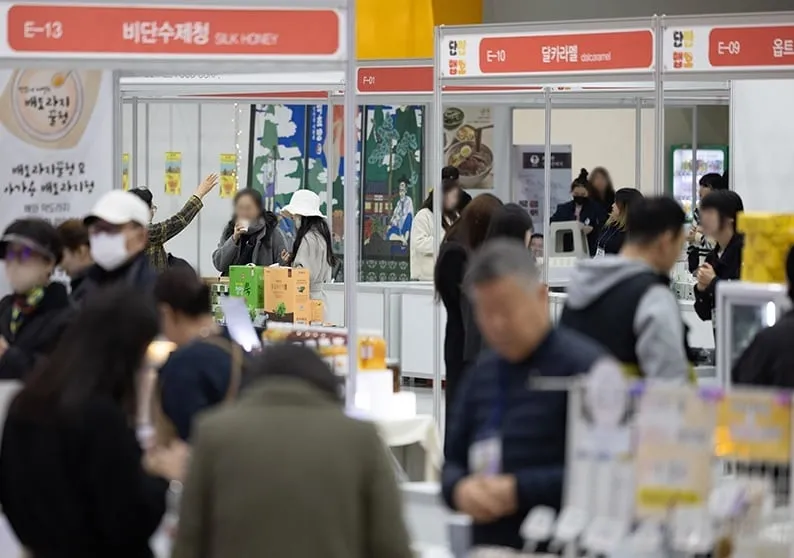세계 한식시장 300조원 규모로…해외 한식당 1만 5000개 늘린다 세계 한식시장 300조원 규모로…해외 한식당 1만 5000개 늘린다