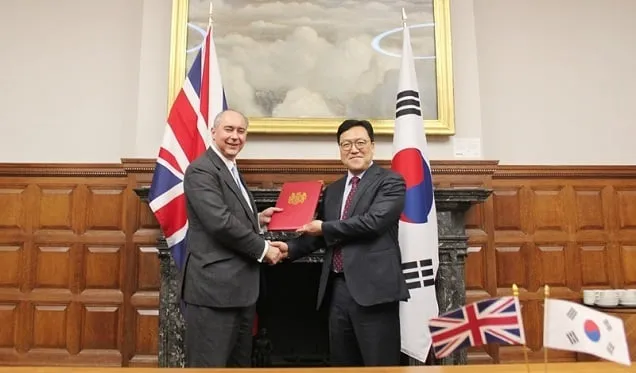 한·영 경제협력 채널 가동…‘투자협력대화’ 신설 양해각서 체결 한·영 경제협력 채널 가동…‘투자협력대화’ 신설 양해각서 체결