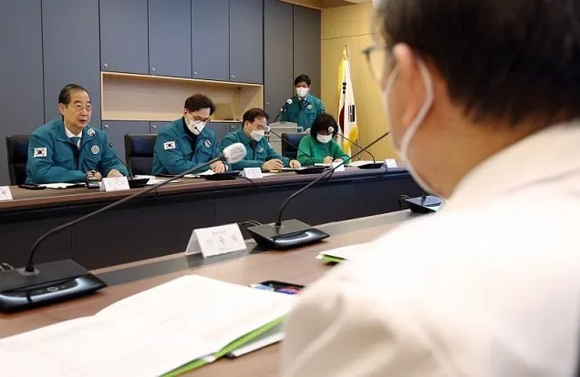 한 총리, 중앙보훈병원 방문…의료현장 지키는 의료진 격려 한 총리, 중앙보훈병원 방문…의료현장 지키는 의료진 격려