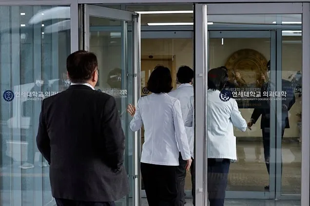 정부 “의대교수들, 제자들의 잘못된 행동 동조하지 말아야” 정부 “의대교수들, 제자들의 잘못된 행동 동조하지 말아야”