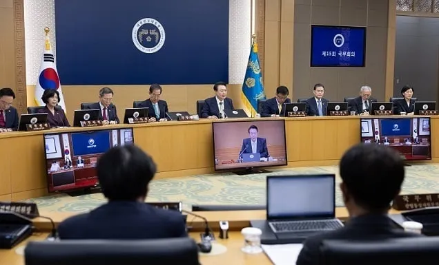 윤 대통령 “긴급 농축산물 가격안정자금 무제한·무기한 투입” 윤 대통령 “긴급 농축산물 가격안정자금 무제한·무기한 투입”