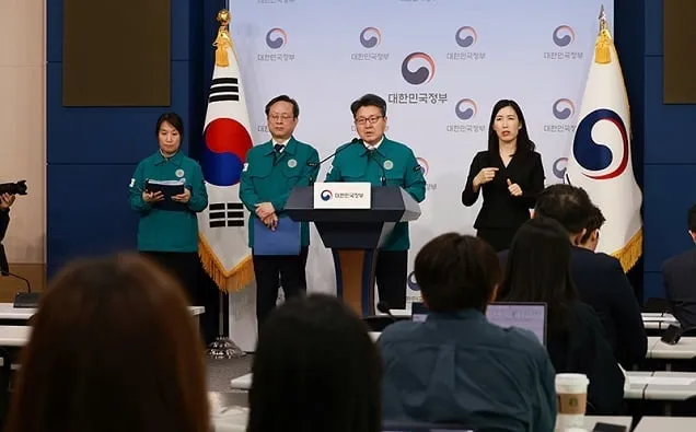 전국 40개 의대 중 16개교 수업 운영…이달 내 23개교 재개 전망 전국 40개 의대 중 16개교 수업 운영…이달 내 23개교 재개 전망