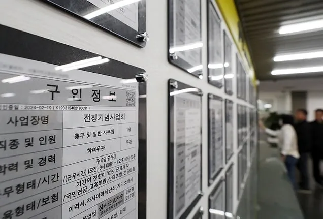 고용률·경제활동참가율 3월 기준 역대 최고…“경기회복세 지속” 고용률·경제활동참가율 3월 기준 역대 최고…“경기회복세 지속”