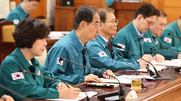 한 총리 “대학병원 세 번째 집단휴진 예고…현장 비운 교수 극히 적어” 한 총리 “대학병원 세 번째 집단휴진 예고…현장 비운 교수 극히 적어”