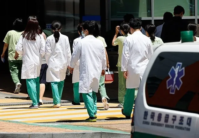 정부 “전공의 이탈 3개월, 불이익 생길 수 있어…신속히 복귀를” 정부 “전공의 이탈 3개월, 불이익 생길 수 있어…신속히 복귀를”