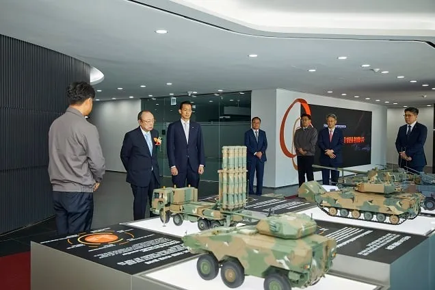 한화그룹 김승연 회장 “글로벌 방산시장 개척, 미래사업 선제적 대비” 당부 한화그룹 김승연 회장 “글로벌 방산시장 개척, 미래사업 선제적 대비” 당부