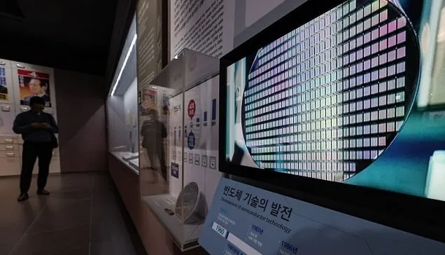 정부, 26조 원 규모 ‘반도체 산업 종합지원 프로그램’ 추진 정부, 26조 원 규모 ‘반도체 산업 종합지원 프로그램’ 추진