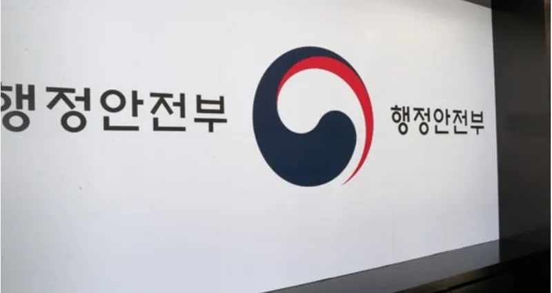‘제5회 섬의 날’ 홍보대사에 남희석, 하현우, 강혜연, QWER, 허영만, 류승룡 위촉 ‘제5회 섬의 날’ 홍보대사에 남희석, 하현우, 강혜연, QWER, 허영만, 류승룡 위촉