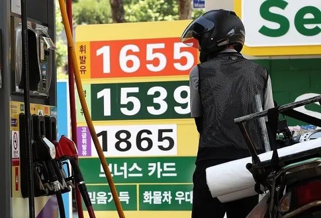 유류세 한시 인하 2개월 연장…인하율은 소폭 낮춰 유류세 한시 인하 2개월 연장…인하율은 소폭 낮춰