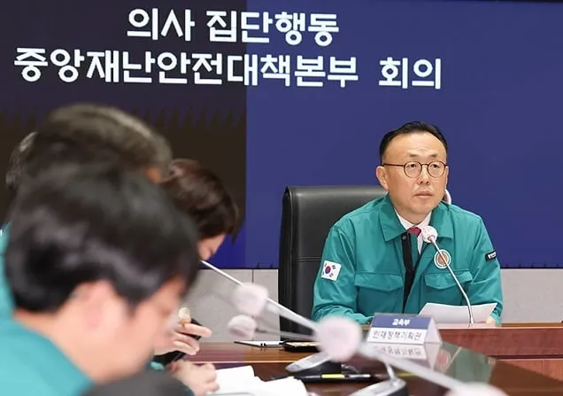 정부 “의사 특권은 생명 살리는 것…진료거부 의사 복귀해야” 정부 “의사 특권은 생명 살리는 것…진료거부 의사 복귀해야”