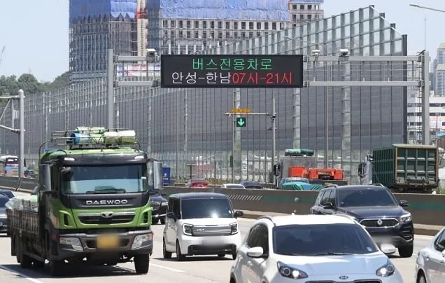 고속도로에 자율주행 화물차 달린다…시범운행지구 지정 추진 고속도로에 자율주행 화물차 달린다…시범운행지구 지정 추진