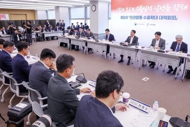 역대 최대 수출 7000억 달러 코앞…무역금융 370조 원 공급 역대 최대 수출 7000억 달러 코앞…무역금융 370조 원 공급