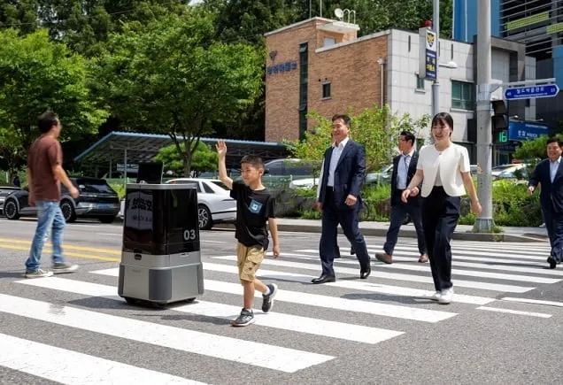 이동 로봇, 국내 최초로 안전하게 횡단보도 건너기 성공 이동 로봇, 국내 최초로 안전하게 횡단보도 건너기 성공
