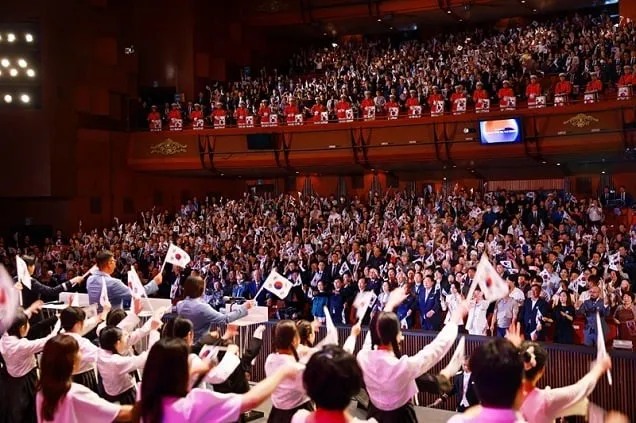 “완전한 광복을 향한 더 큰 대한민국, 통일 대한민국으로 힘차게 나아갑시다!” “완전한 광복을 향한 더 큰 대한민국, 통일 대한민국으로 힘차게 나아갑시다!”