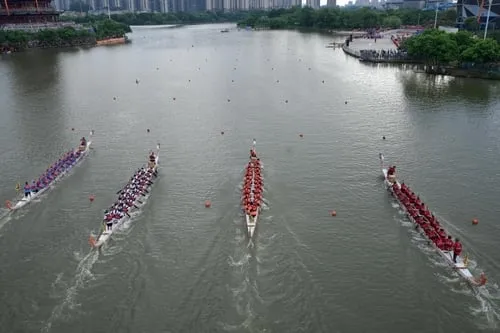 광시좡족자치구 위린시 단오절 문화축제 , 용선 초청경기의 열띤 현장 사진 광시좡족자치구 위린시 단오절 문화축제 , 용선 초청경기의 열띤 현장 사진