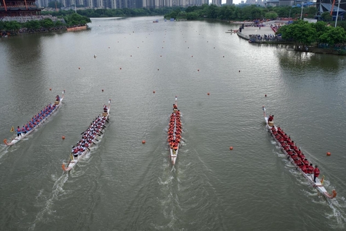 광시좡족자치구 위린시 단오절 문화축제 , 용선 초청경기의 열띤 현장 사진 광시좡족자치구 위린시 단오절 문화축제 , 용선 초청경기의 열띤 현장 사진